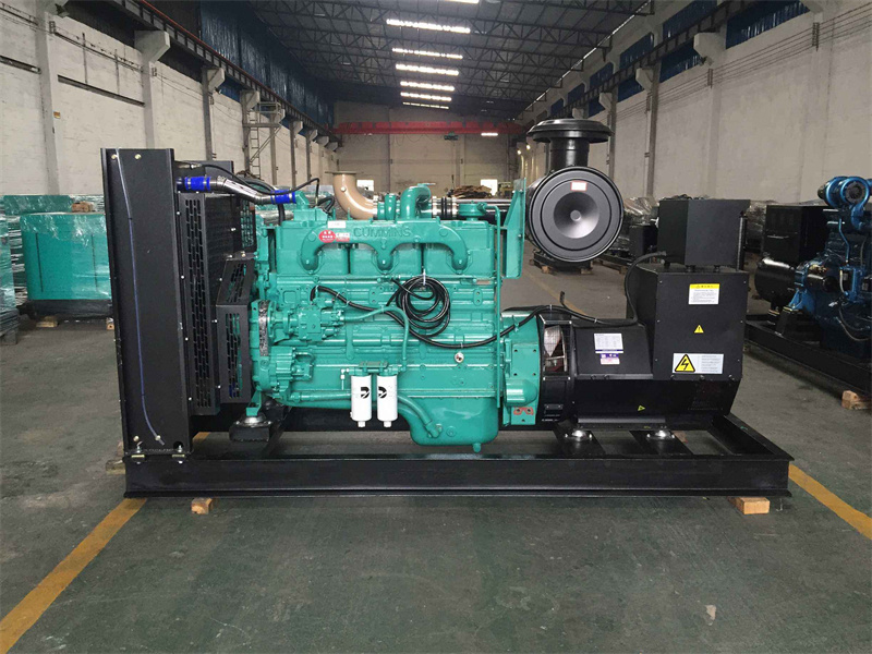 南关如何判断一个电压表是否具有自动量程切换功能？