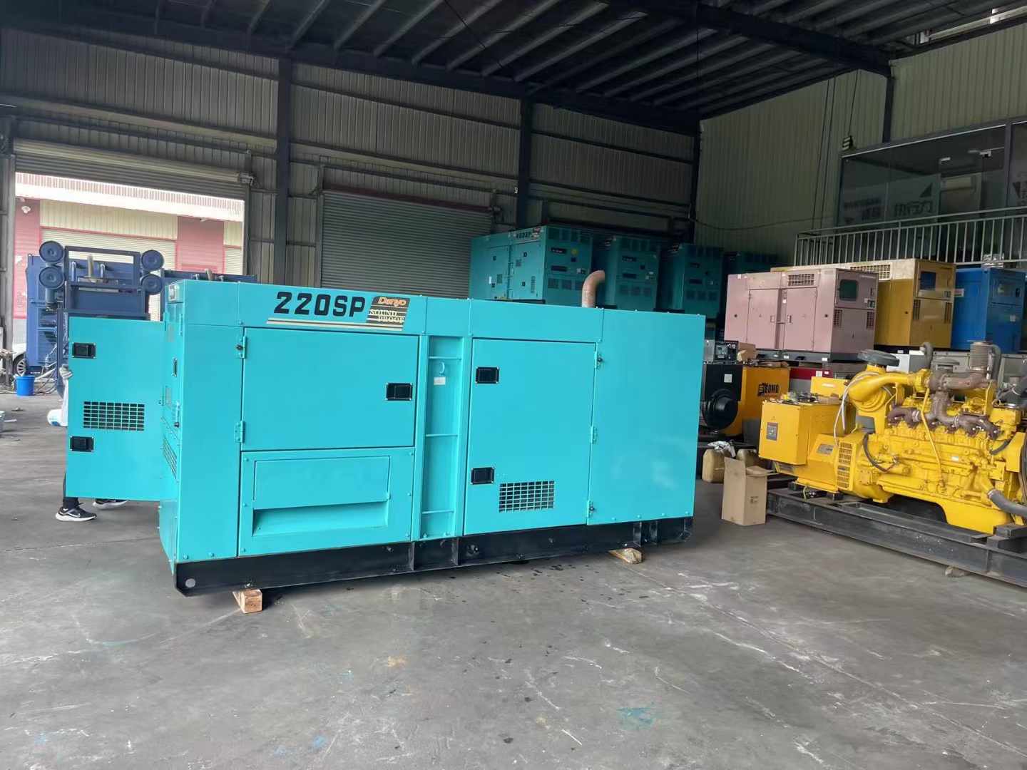 南关柴油发电机组长期不间断运行时，如何监控其温度和压力？